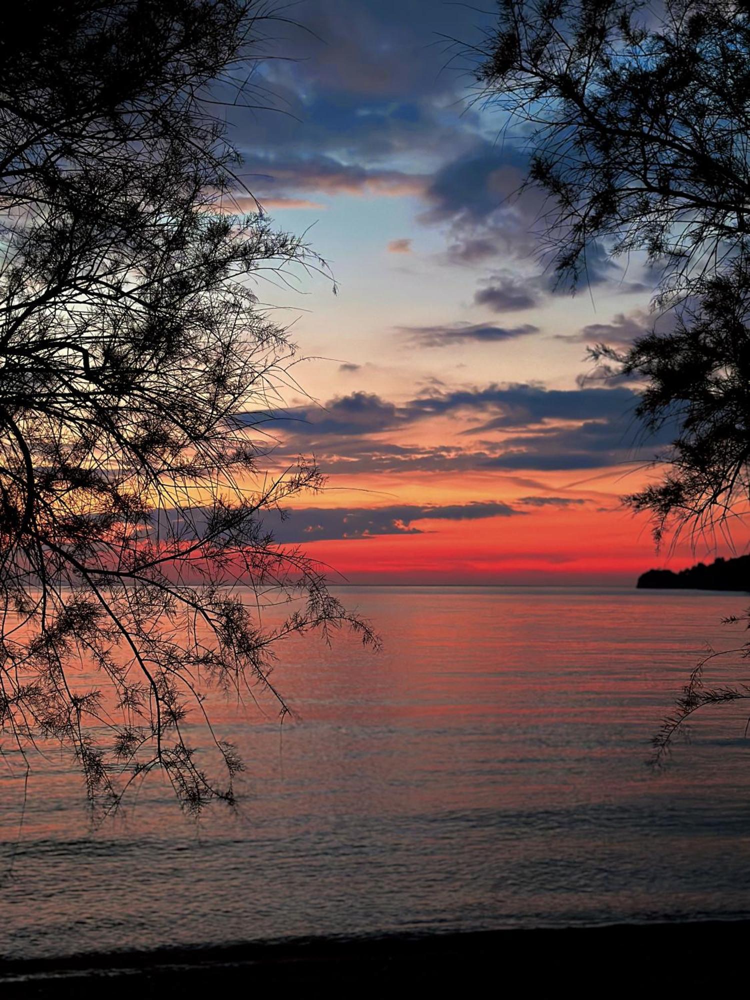 Potami Seashell Hotel Himare Exterior photo