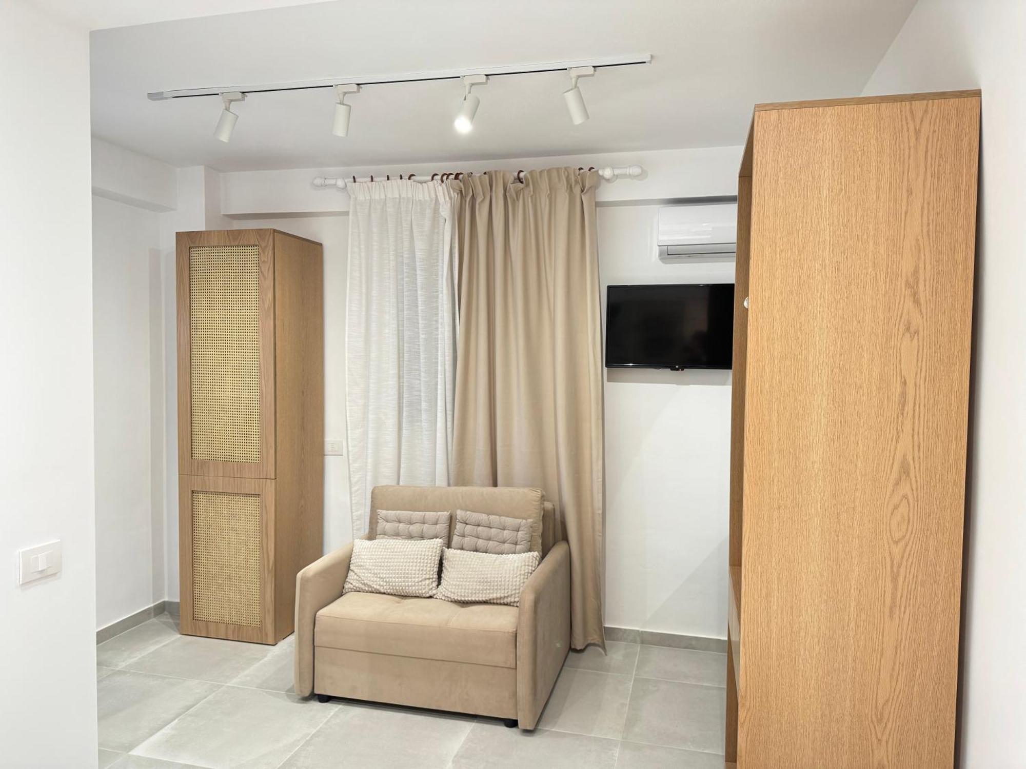 Potami Seashell Hotel Himare Exterior photo